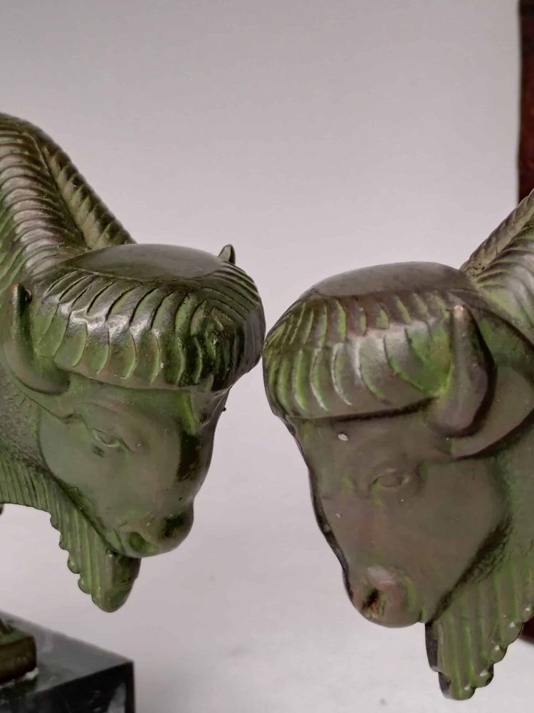 Serre-livres Art-Déco modèle Bisons signés par Max Le Verrier vers 1930